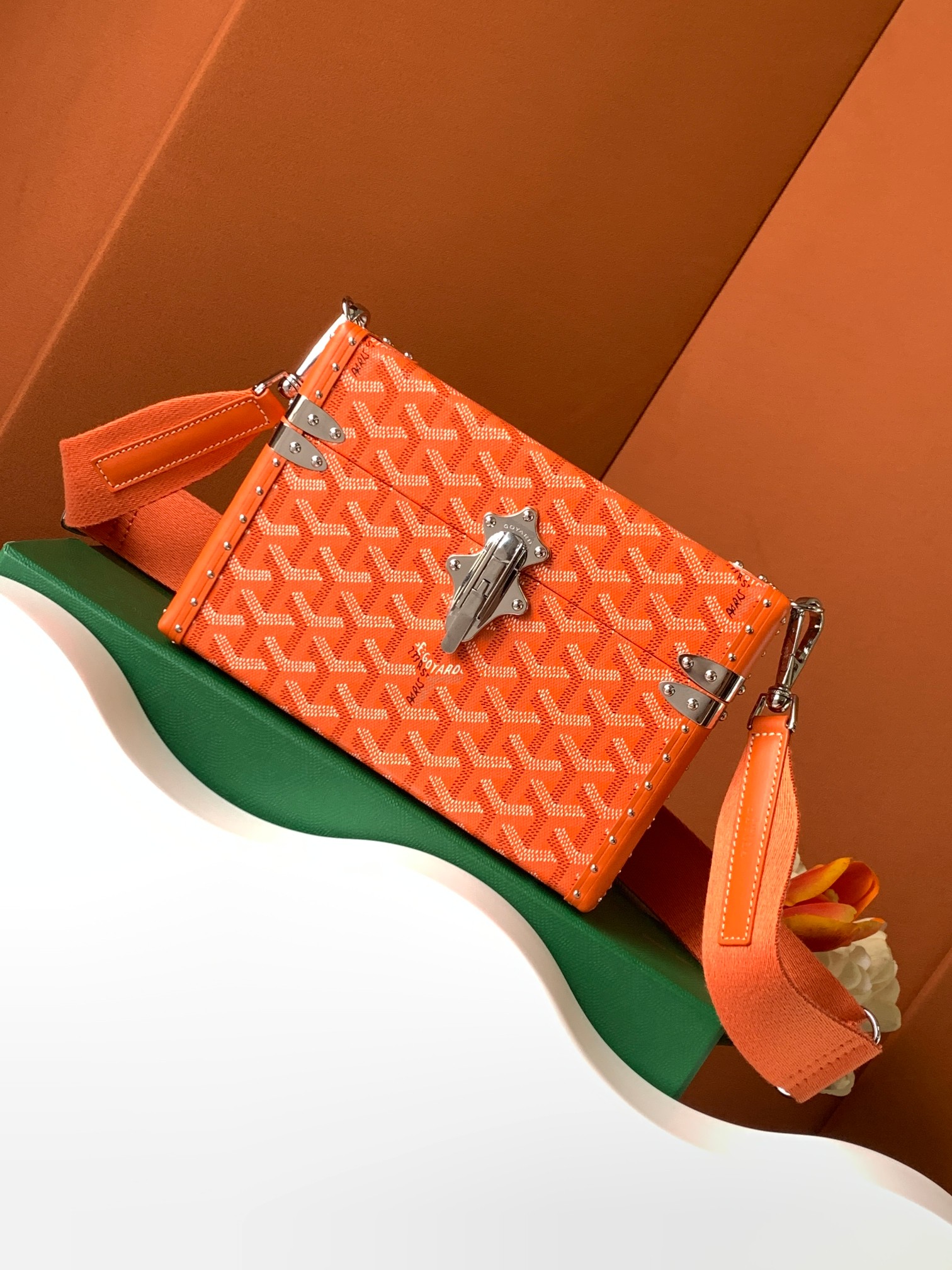 Cassette Trunk Shoulder Bag In Orange